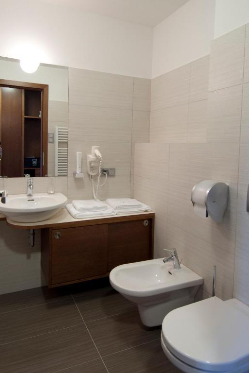 Erzsebet Nagy Szalloda Paks Room photo
