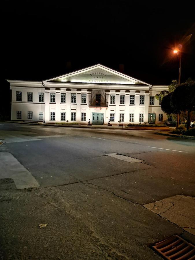 Erzsebet Nagy Szalloda Paks Exterior photo